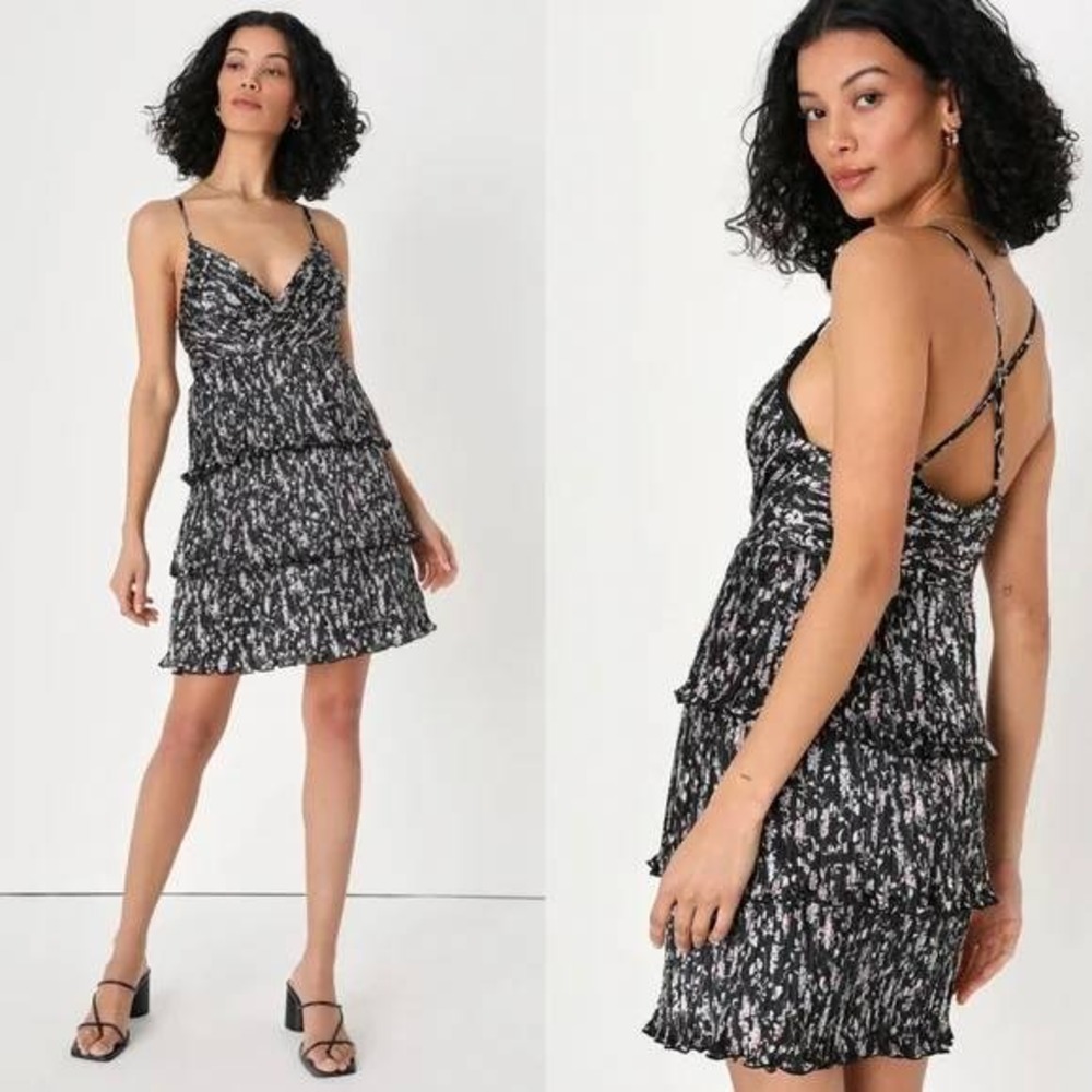 Lulus‎ Quaint Cutie Black Floral Pleated Tiered Mini Dress Size Small NEW